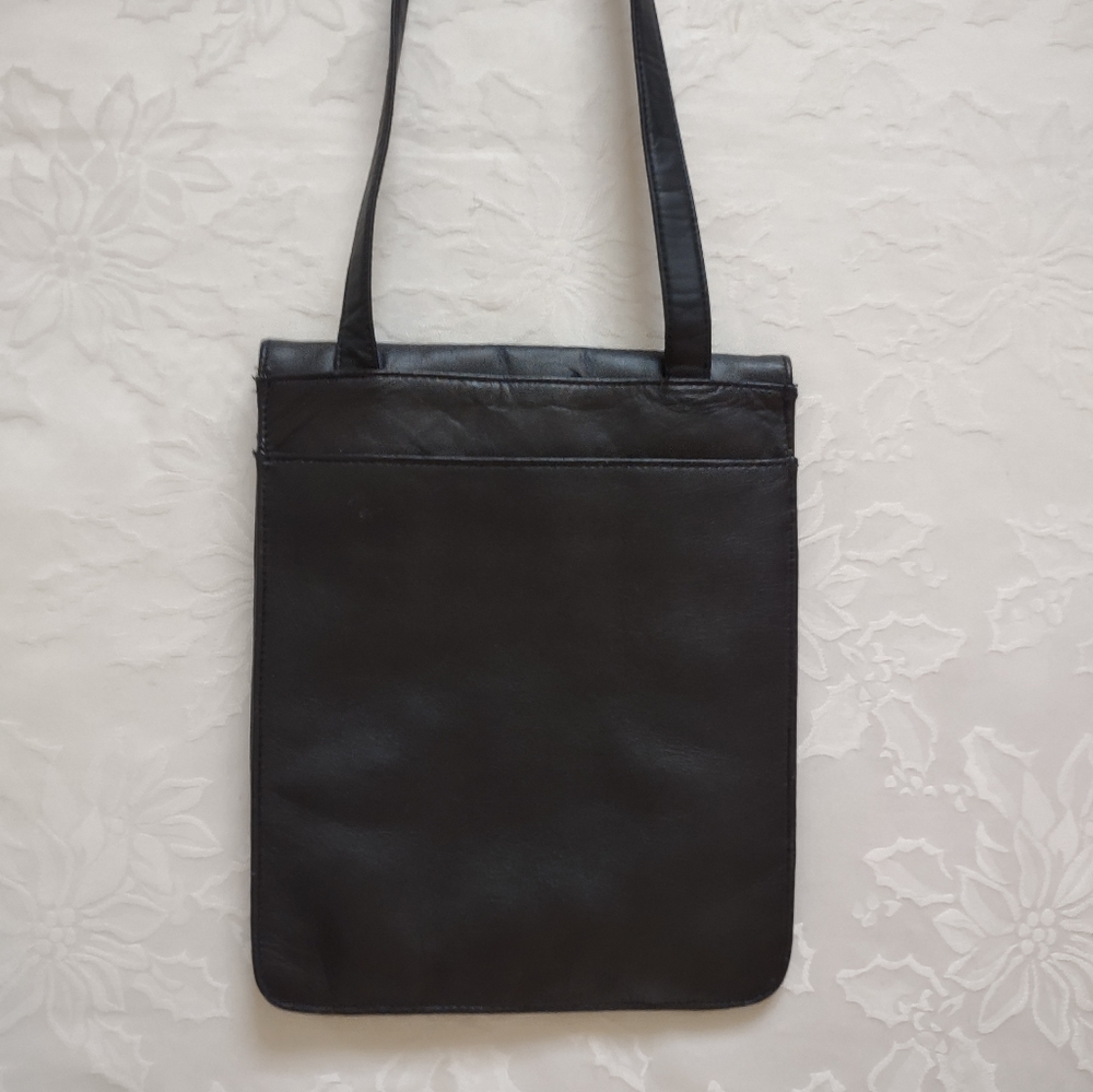 Vintage Black flap leather crossbody - Picture 11 of 12